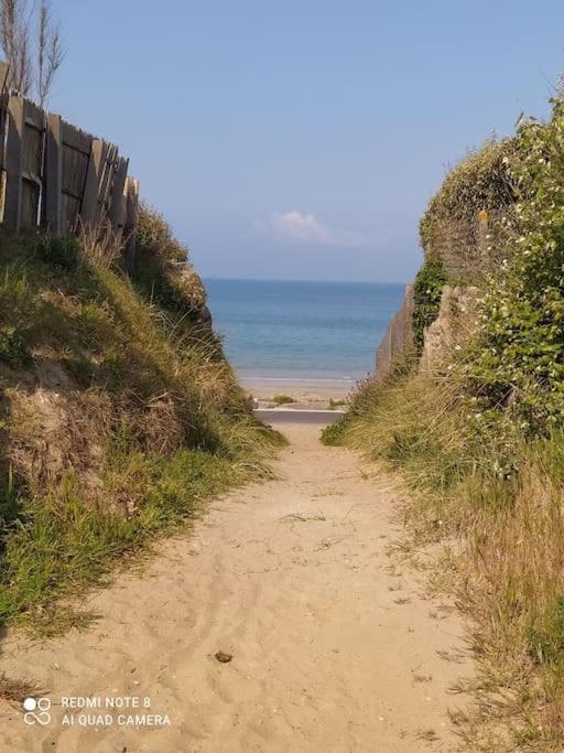 La Chaloupe Gites De Mer Jullouville-les-Pins Exterior foto